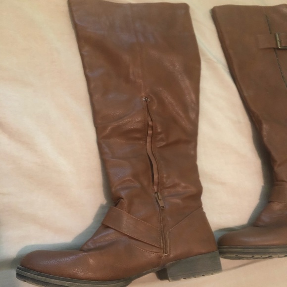 Knee high boots!! - Picture 4 of 5